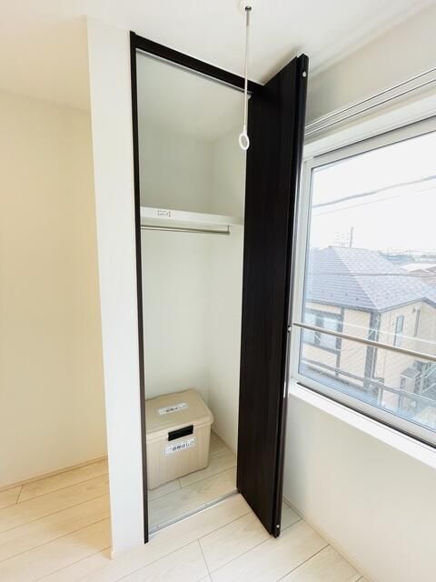 収納　衣類や小物整理がラクラク♪高さのあるクローゼット！