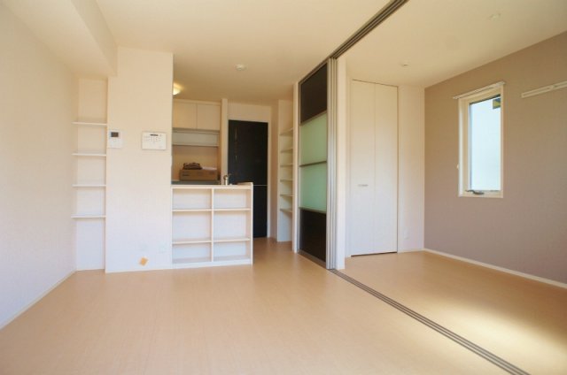 居室・リビング　こちらのリビングで趣味の時間をお楽しみください