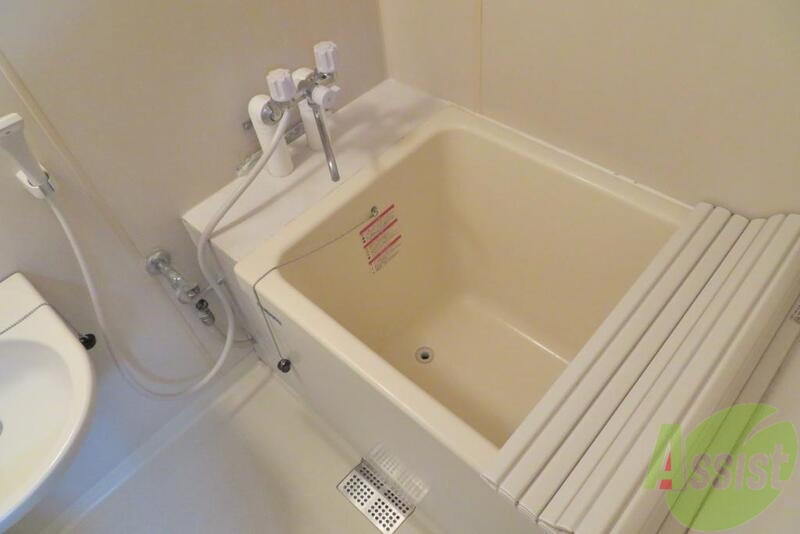 バス・シャワールーム　お風呂はコチラです。清潔感が有っていいですね