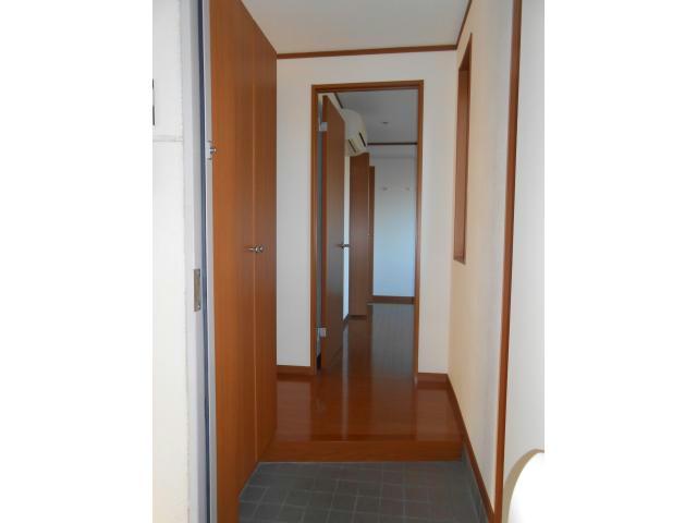 玄関　リビングへの動線