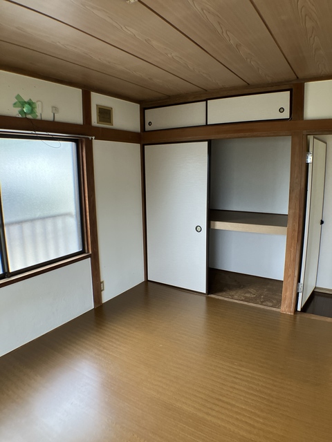 収納　畳にフローリングシートを施工。