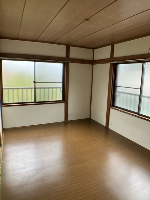 居室・リビング　畳にフローリングシートを施工。