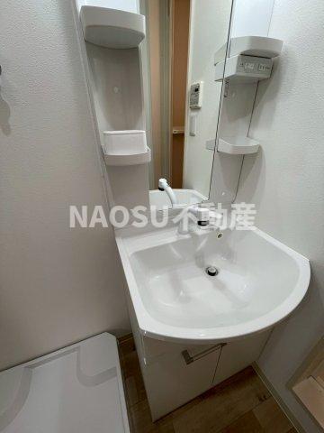 洗面設備　独立洗面台、朝の身支度には欠かせません