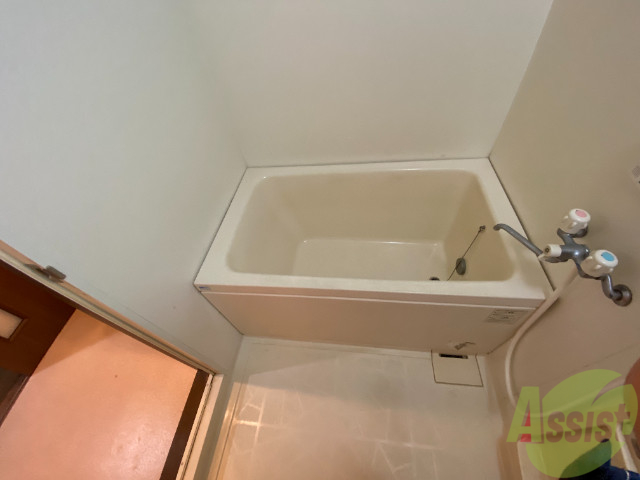 バス・シャワールーム　綺麗な浴室です。１日の疲れを癒すのに最適ですね。