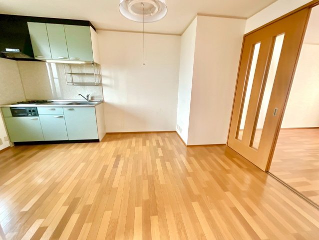 居室・リビング　こちらのリビングで趣味の時間をお楽しみください