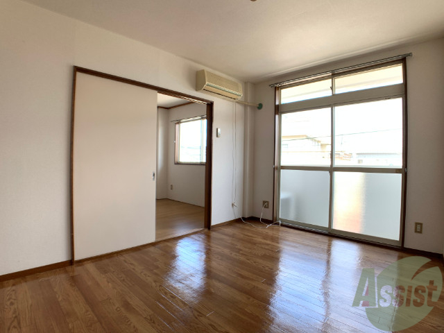 居室・リビング　東向きのリビング、朝から明るくていいですね