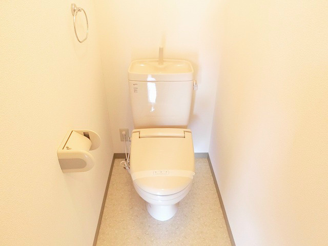 トイレ　清潔感のあるトイレスペース