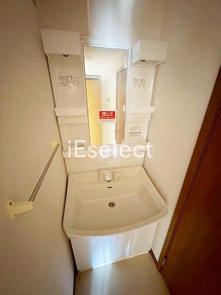 洗面設備　朝の忙しい時間に便利な洗髪化粧台！