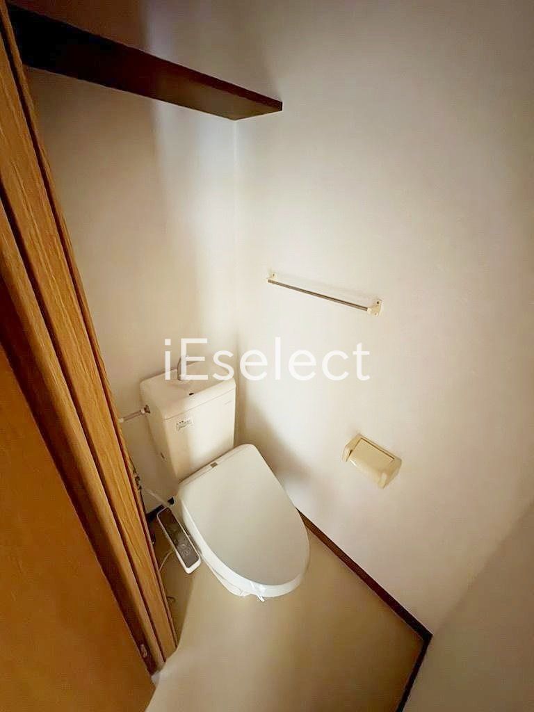 トイレ　温水洗浄便座付きのトイレ