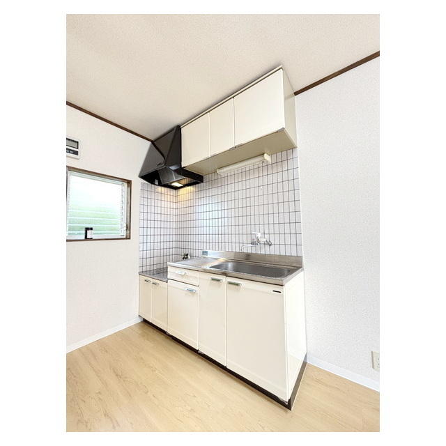 キッチン　上下にしっかりと収納スペースあります