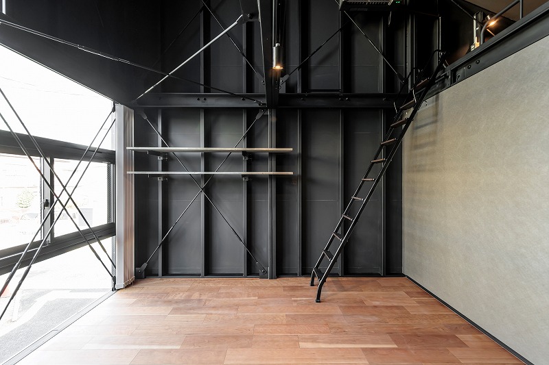 居室・リビング　大きな窓から光が差し込みます！