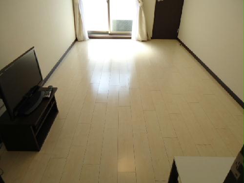 居室・リビング　家具家電付きのお部屋です。