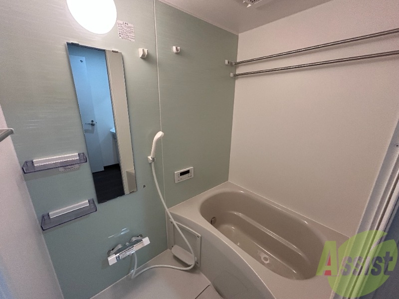 バス・シャワールーム　浴室乾燥機や追い焚き機能など多機能な浴室です。