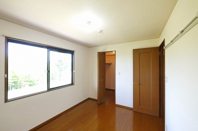 その他部屋・スペース　落ち着いて過ごせるお部屋なので、寝室にいかがでしょうか