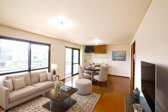 居室・リビング　CGで家具等を配置したもので家具等は含まれません