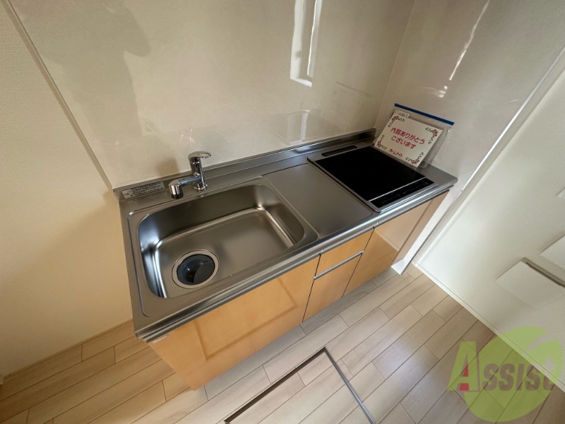 キッチン　キッチンはこちらのＩＨクッキングヒーター付きになりますね。