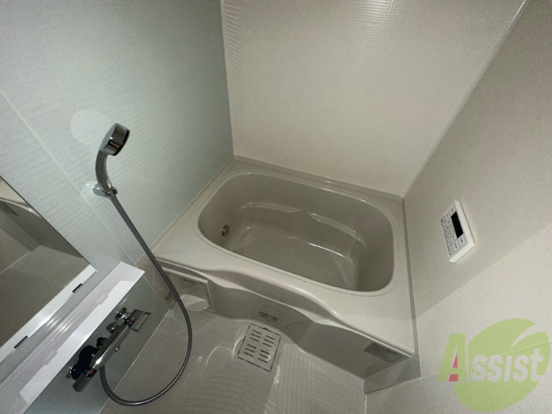 バス・シャワールーム　浴槽付きのお風呂です。ここで一日の疲れを癒しましょう。