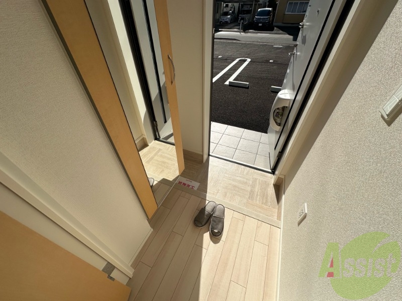 玄関　仕事から帰って迎えてくれるのはスタイリッシュな玄関です。