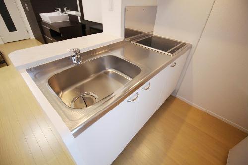 キッチン　ＩＨコンロ付きのキッチンです♪（※部屋により配置の反転有り）