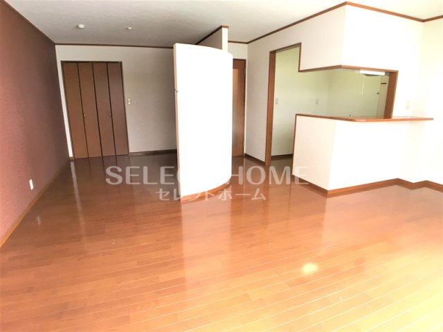 居室・リビング　こちらのリビングで趣味の時間をお楽しみください