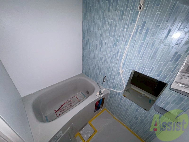 洗面設備　浴槽があり、ゆっくり湯船に浸かることができます。