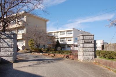 小学校　東浦町立片葩小学校（小学校）まで1080m