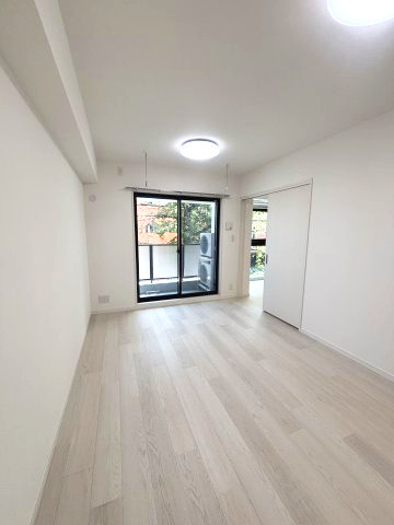 その他部屋・スペース　広くて明るい寝室