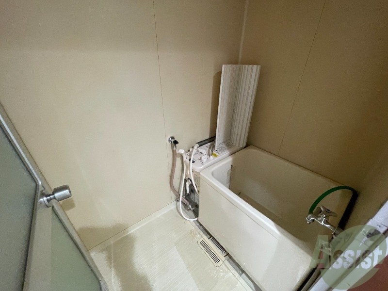 バス・シャワールーム　浴室は狭すぎず、シャワーも浴びやすそうです。