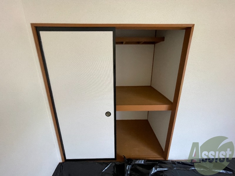 収納　和室にある収納です。ふたつに区切られています。