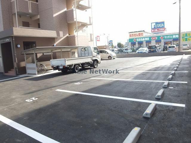 駐車場　駐車場
