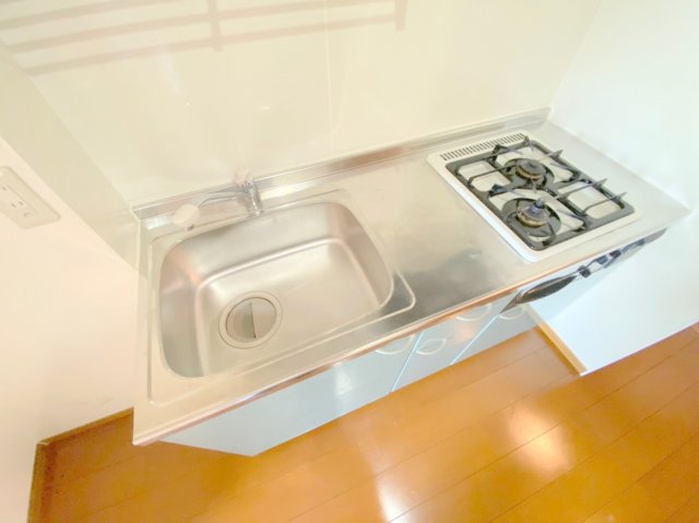 キッチン　オシャレなシステムキッチン。お料理好きには嬉しいですね。