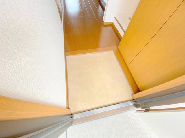 玄関　玄関が大きいと、とても解放感があります。