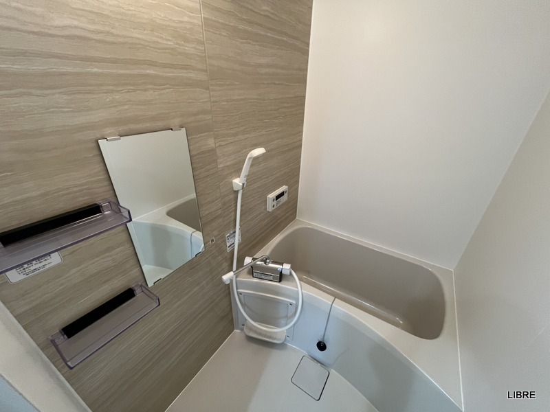 バス・シャワールーム　ゆったり使えるバスルーム