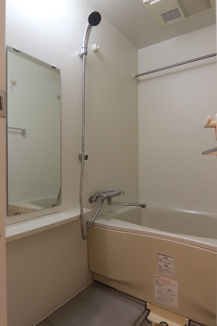 バス・シャワールーム　※別部屋の参考写真のため、現状優先です。