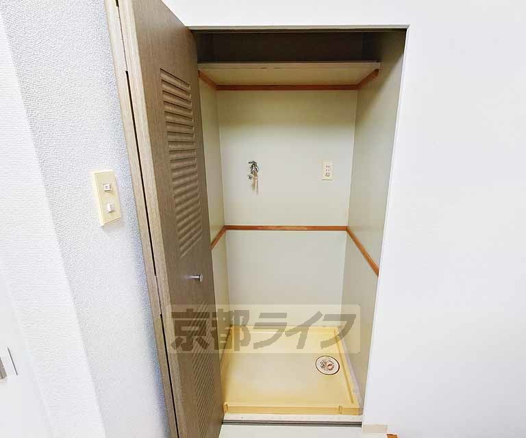 洗面設備　室内に洗濯機が置けます