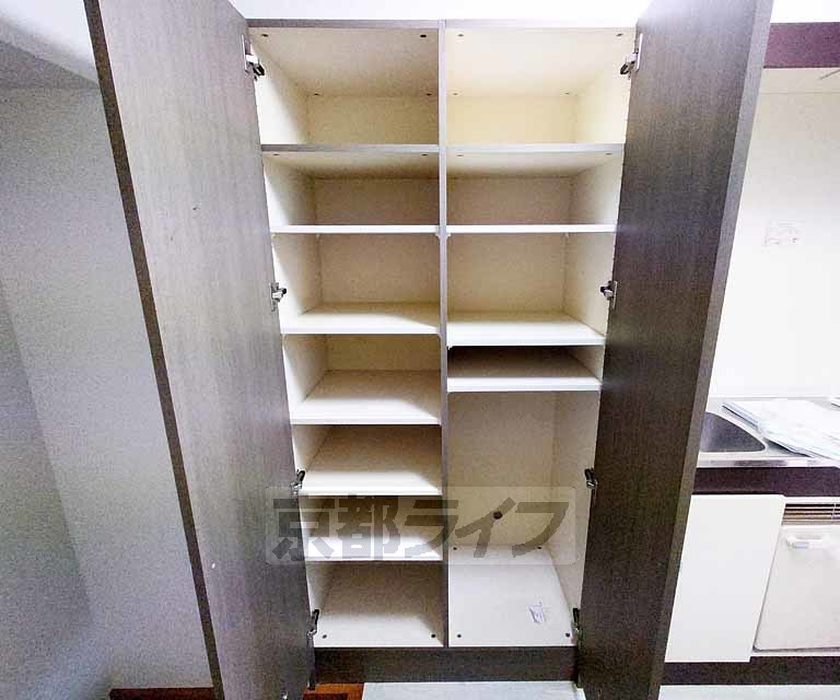 収納　玄関横の物入れ