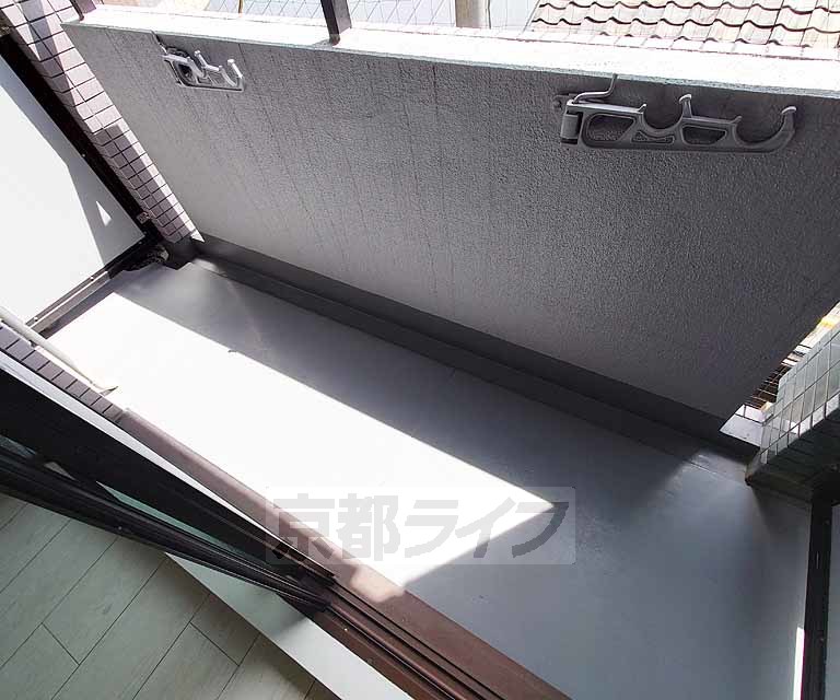 バルコニー　日の当たるベランダ