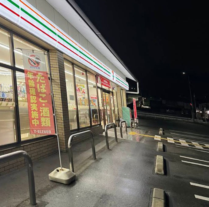 コンビニ　セブンイレブン 桃山町因幡店（コンビニ）まで700m