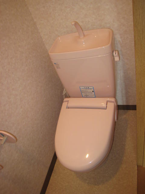 トイレ　温水洗浄便座に変更