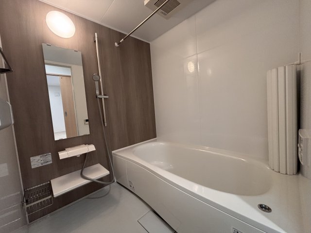 バス・シャワールーム　換気扇付きお風呂なのでお掃除が楽になりゆっくりと入浴出来ます