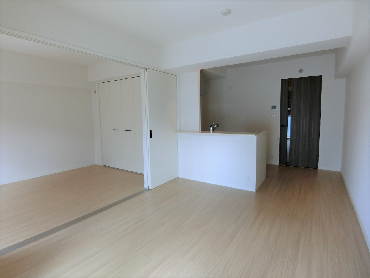 居室・リビング　※反転タイプです。