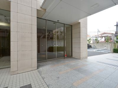 エントランス　清潔なエントランスです