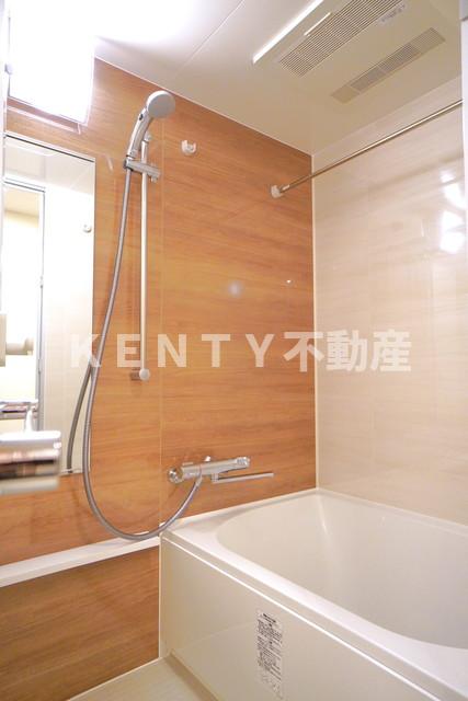 バス・シャワールーム　コンパクトで使いやすいお風呂です