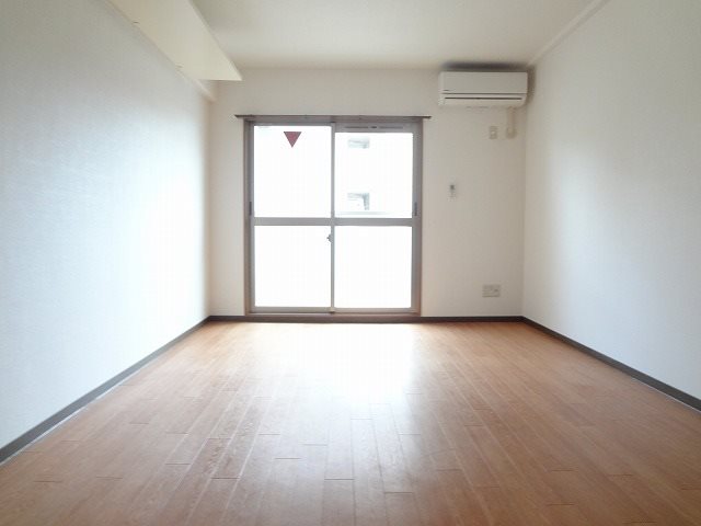 居室・リビング　別タイプ参考写真掲載。