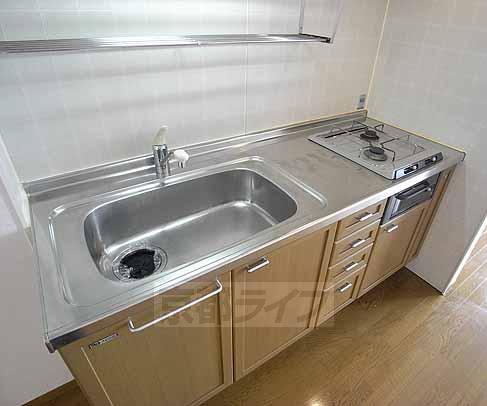 キッチン　２口ガスコンロ付きのキッチンです