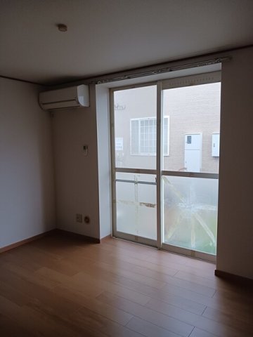 居室・リビング　内装は落ち着いています