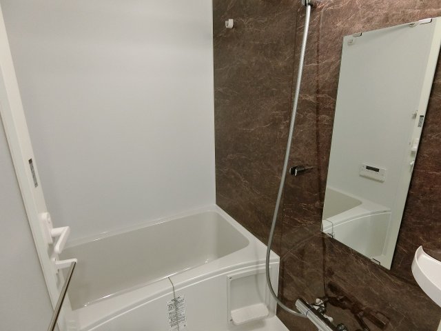 バス・シャワールーム　別号室参考写真（反転）