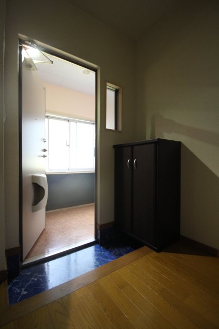 玄関　同物件、別号室のものです。