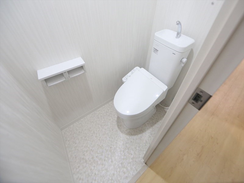 トイレ　温水洗浄暖房便座付トイレ