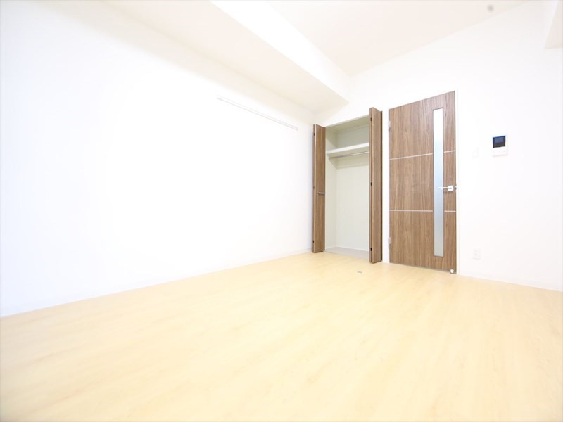 居室・リビング　洋室8.7帖　クローゼット付（収納充実してます）